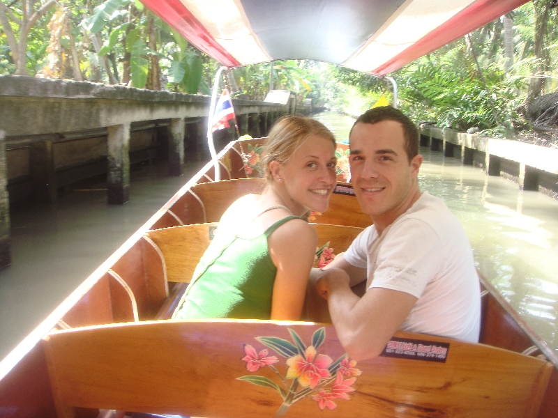 Photo The Floating Market at Damnoen Saduak decided