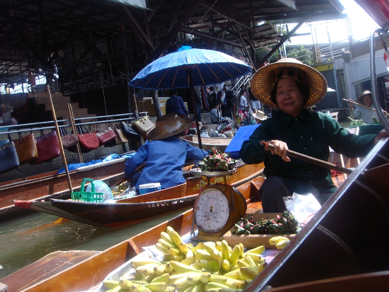 Photo The Floating Market at Damnoen Saduak explained