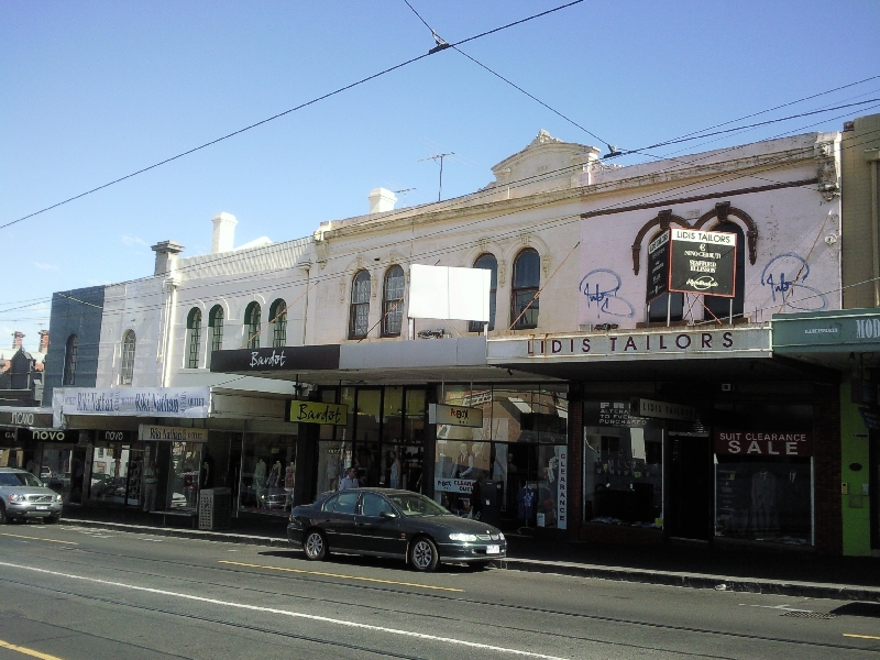 Photo Richmond and the Vietnamese quarter of Melbourne checking