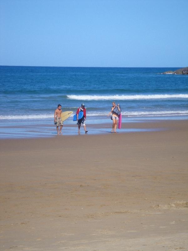 Surfer girls and dudes, Australia