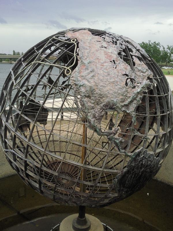 Cook´s Globe in Canberra, Australia