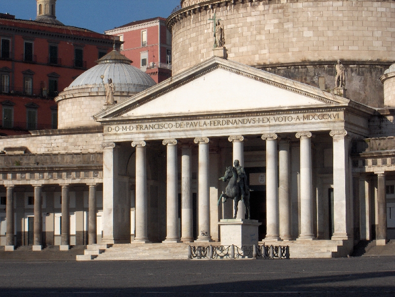 Pictures of Piazza del Plebiscito, Naples Italy