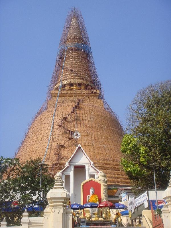 The Pathom Chedi in Nakhon Pathom, Nakhon Pathom Thailand