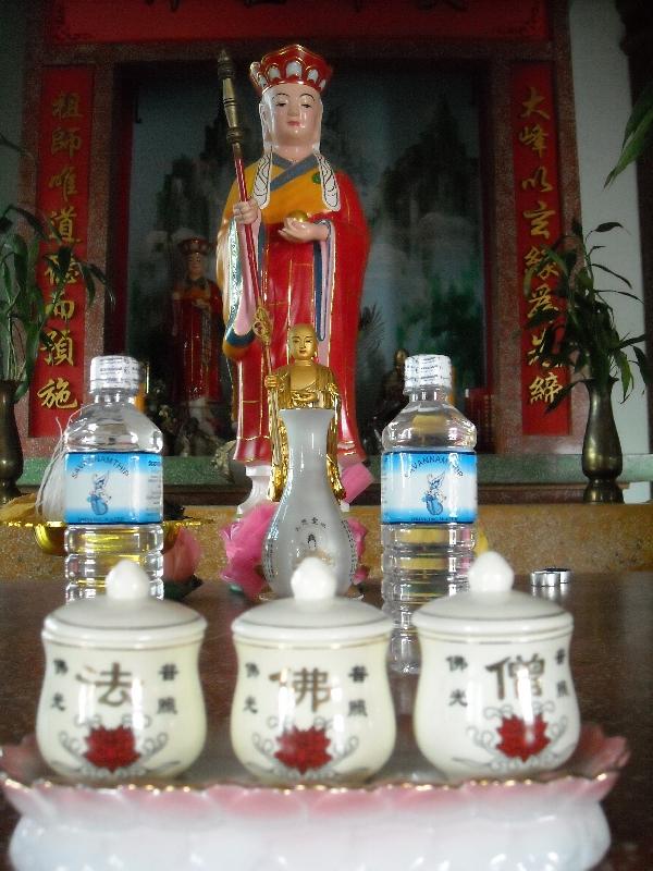 Pictures inside the Chinese Temple, Laos