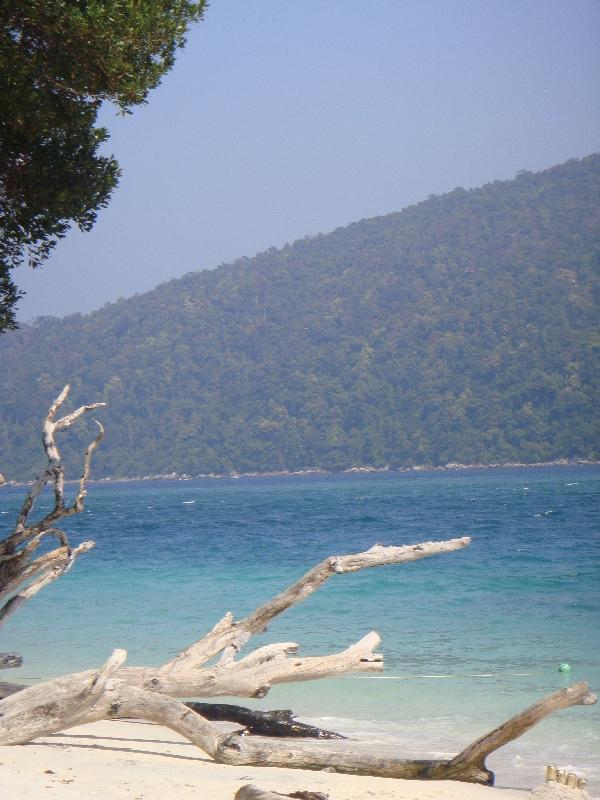 Photos of the beach at Ko Rawi, Thailand