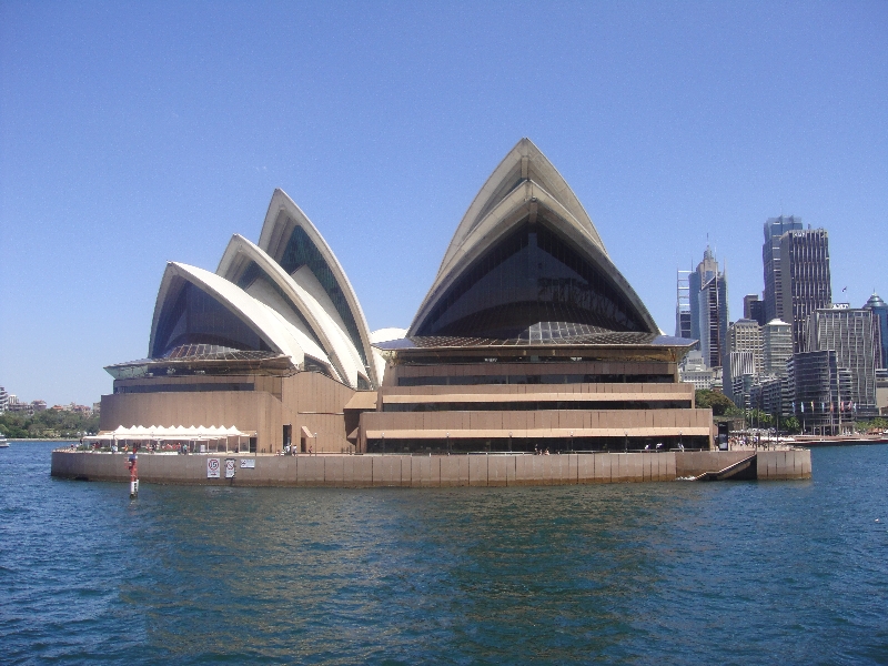 Picture front Opera House, Sydney Australia