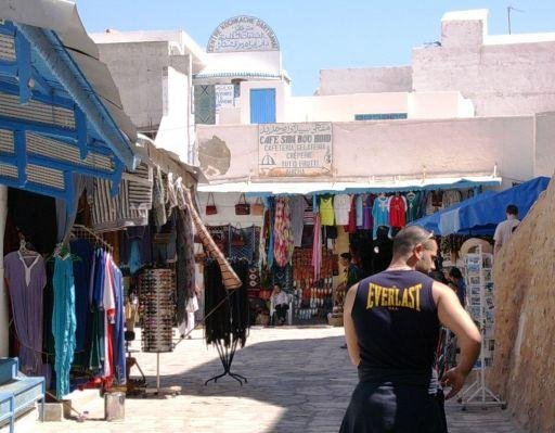 Cheap souvenirs and great weather in Tunis Tunisia Blog Adventure