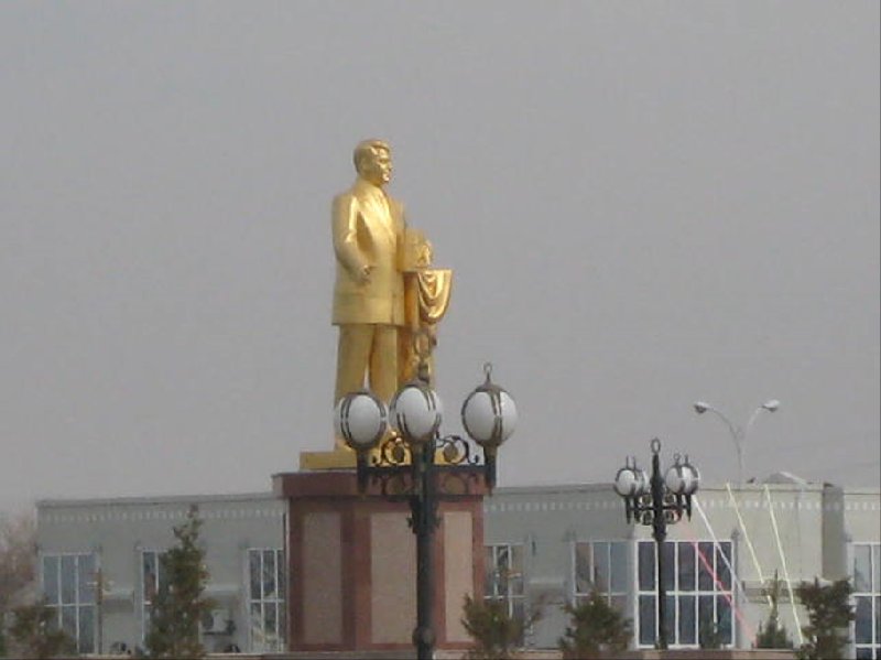 Golden statue of Turkmen president Sapamurat Niyazov in Mary, Turkmenistan