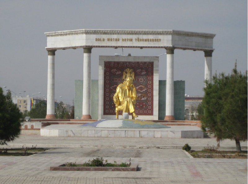 Golden statue of Turkmenbashi in Mary, Turkmenistan, Mary Turkmenistan