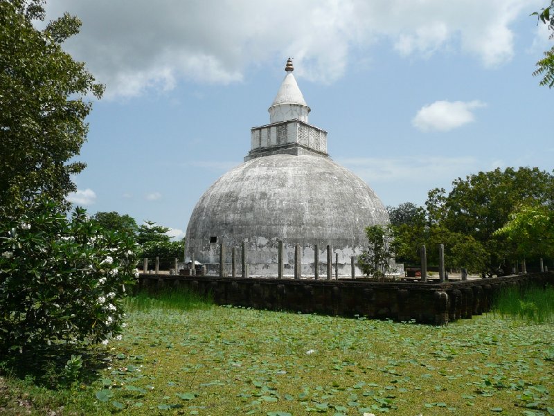 Pictures of the Buddhist dagoba at Tissamaharama, Sri Lanka, Tissa Sri Lanka