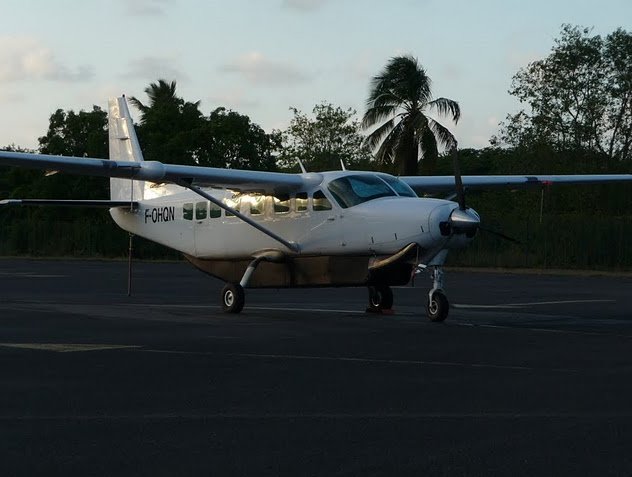 Photo The Montserrat volcano observatory airplane