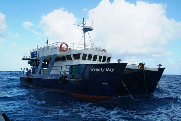 Photo Pitcairn Island photos and travel tips vessel