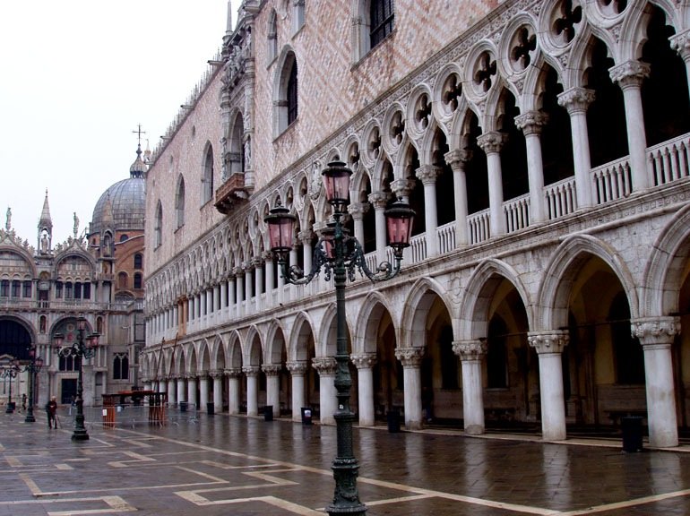 Photo Pictures of Venice Italy narrow