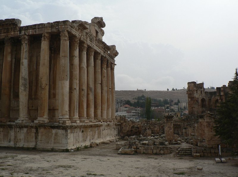 Photo The Roman temple ruins of Baalbek crucial