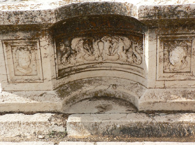 Photo The Roman temple ruins of Baalbek numerous