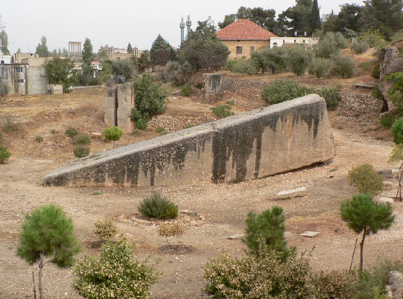 Photo The Roman temple ruins of Baalbek drawcard