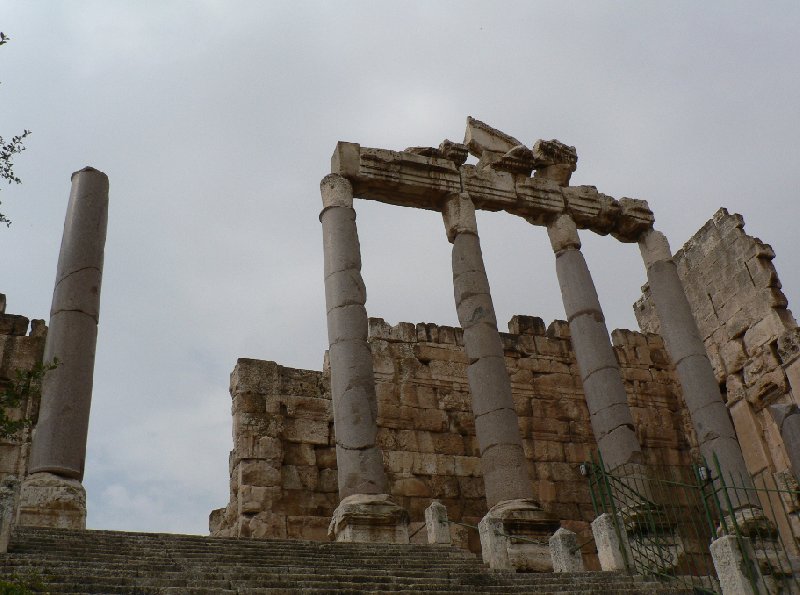 Photo The Roman temple ruins of Baalbek covering