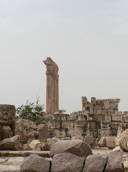 Photo The Roman temple ruins of Baalbek monolith