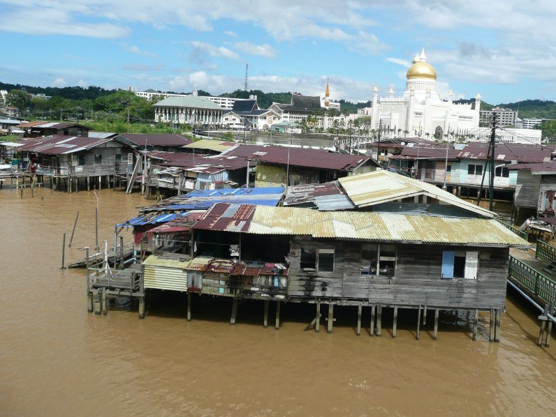 The Sultan Omar Ali Saifuddin Mosque Bandar Seri Begawan Brunei Review Picture