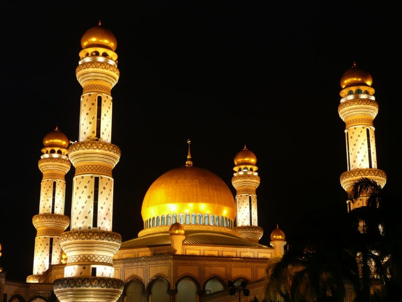 The Sultan Omar Ali Saifuddin Mosque Bandar Seri Begawan Brunei Travel Package