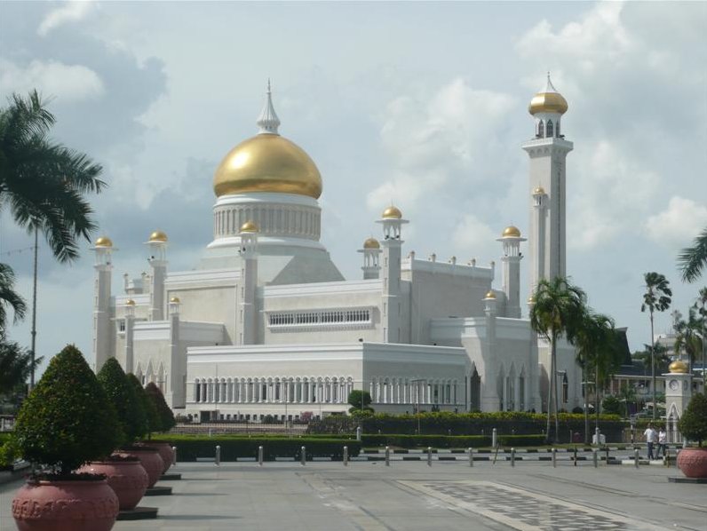 The Sultan Omar Ali Saifuddin Mosque Bandar Seri Begawan Brunei Album Photos