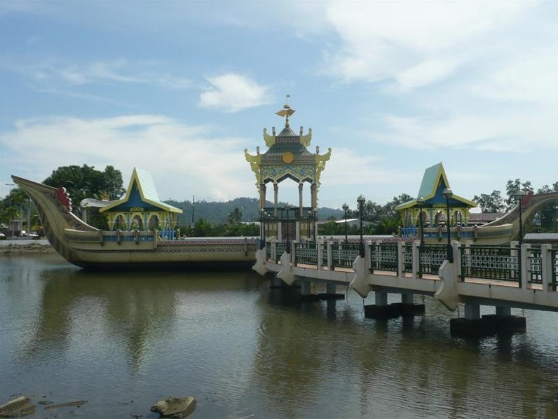 The Sultan Omar Ali Saifuddin Mosque Bandar Seri Begawan Brunei Blog Information