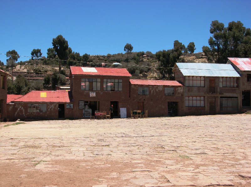 Photo Taquile Island Lake Titicaca tourists