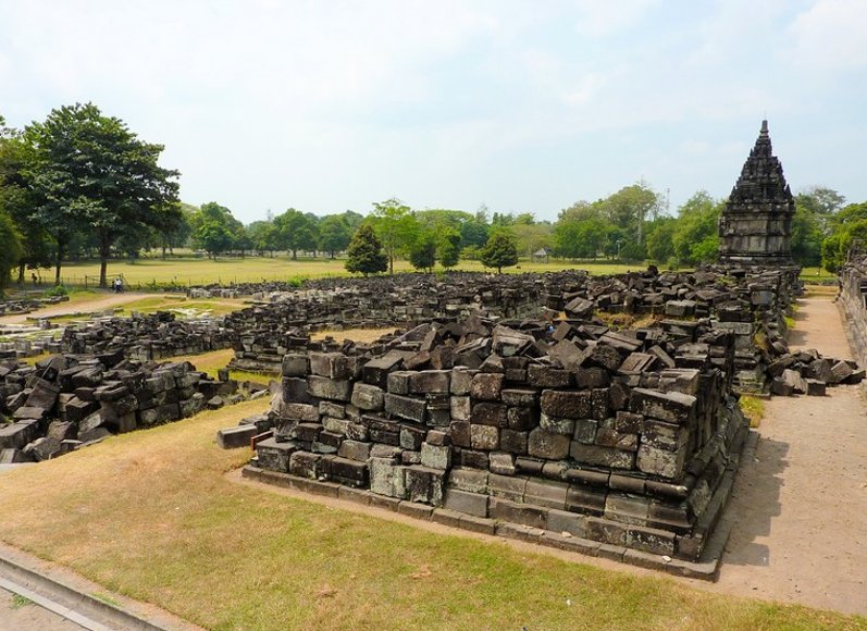 The Prambanan temple complex Indonesia Diary Pictures