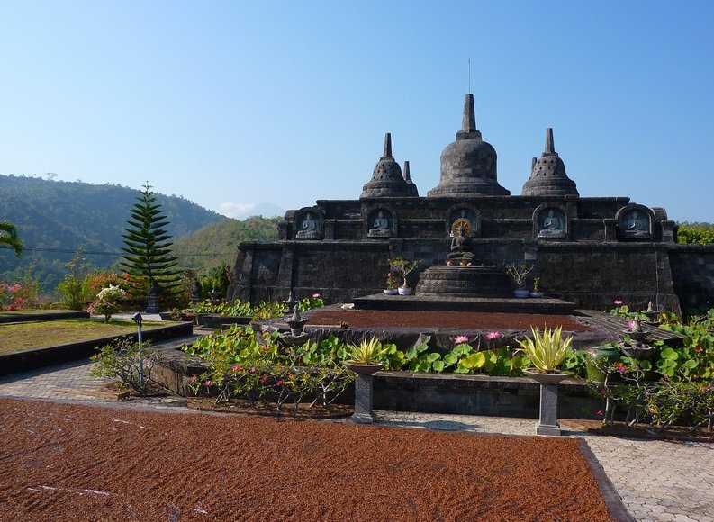 Banjar Buddhist monastery Dencarik Indonesia Trip Sharing