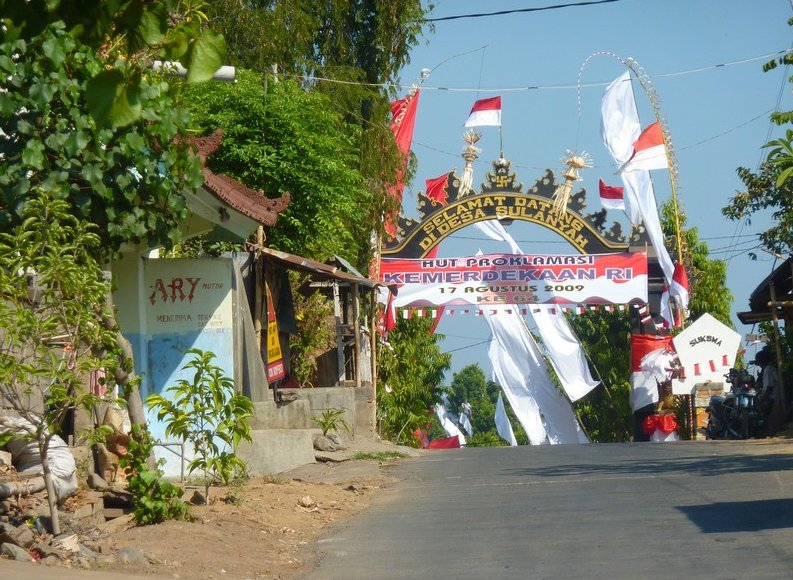 Banjar Buddhist monastery Dencarik Indonesia Diary Photos