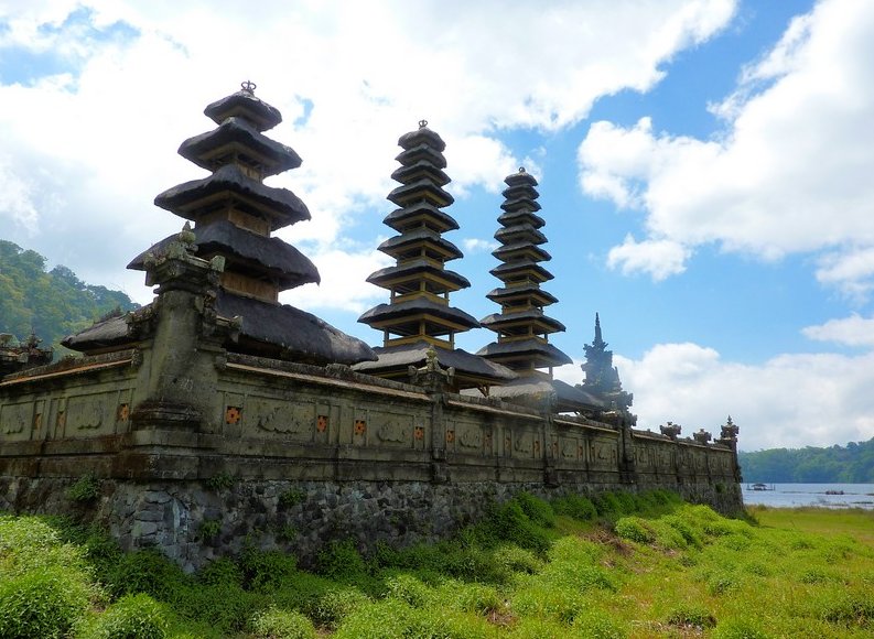 Bedugul Lake Bratan Temple Indonesia Diary Adventure