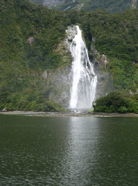 Photo Milford Sound New Zealand tourist