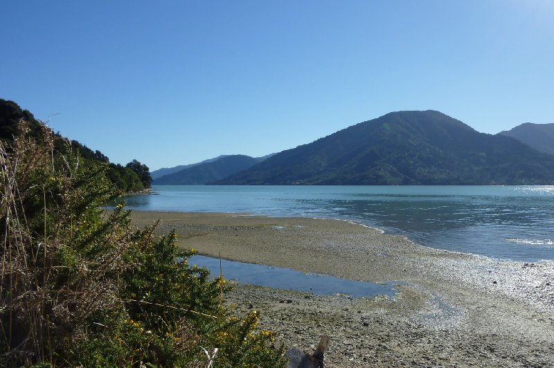 Photo Tour Picton New Zealand leaving