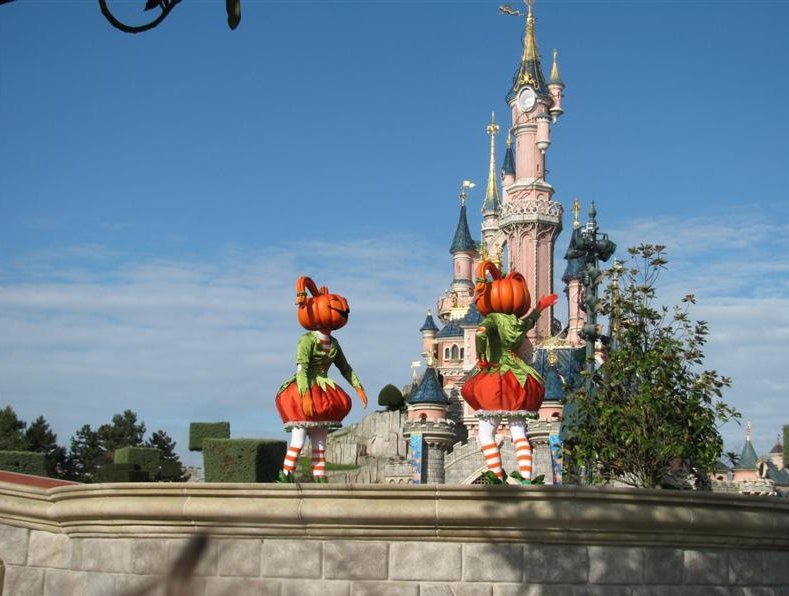 Photo Halloween in Disney World Paris weather