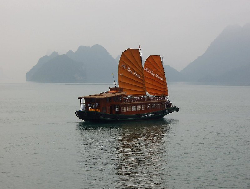 Photo Emeraude Cruise Halong Bay greenish