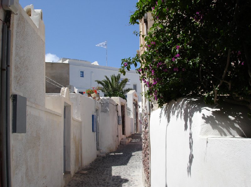 Romantic holiday in Santorini Greece Information