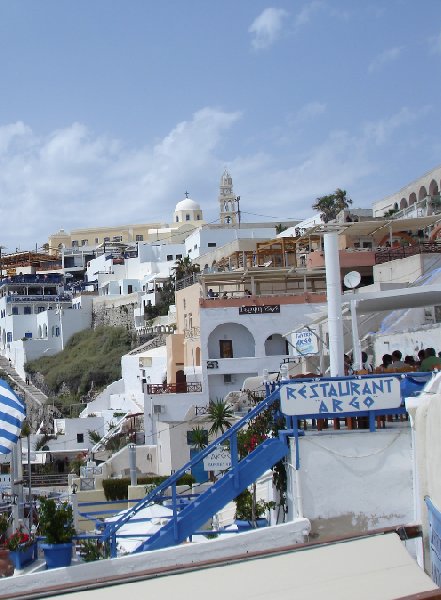 Photo Romantic holiday in Santorini island