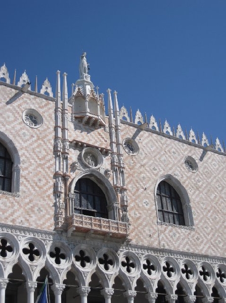 Romantic Trip to Venice in Italy Photo Sharing