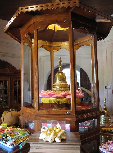Kandy Sri Lanka Temple Tour Diary Picture