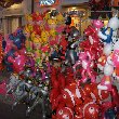 Photo Colourful balloons during the Procession of the Virgin Mary in Mesagne Mesagne Italy